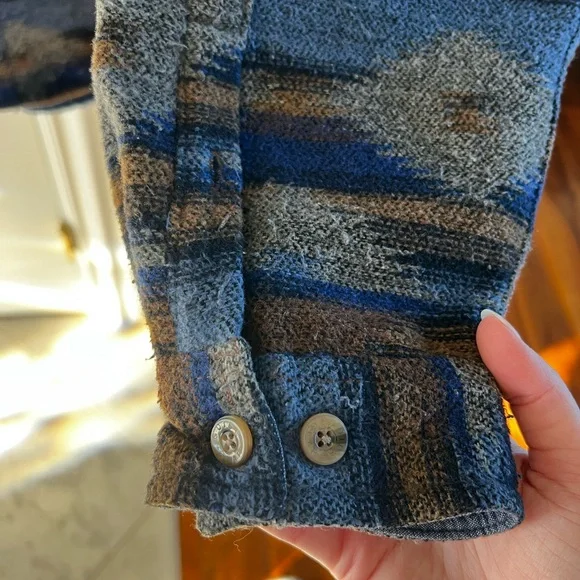 CLEARANCE Men’s L Guide Gear Blue & Gray Aztec Print Button Down Shirt Jacket - Picture 10 of 10